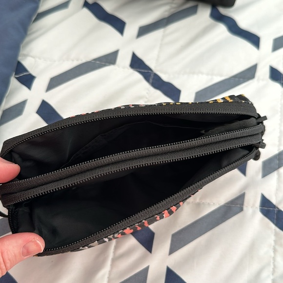 Volcom Pouch for pencils two pockets never used - Picture 2 of 4